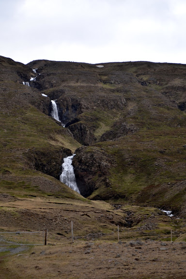 Rjúkandafoss (Mið-Rjúkandi) is a 426 foot / 130 meter tall waterfall, though it is further away, therefore not looking as large. This is a narrow waterfall.