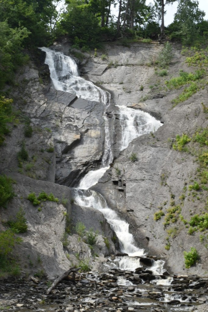 Chute de la Dame Blanche (The Fall of the White Lady) is a 100 foot / 30 meter tall waterfall that cascades down granite in multiple steps.