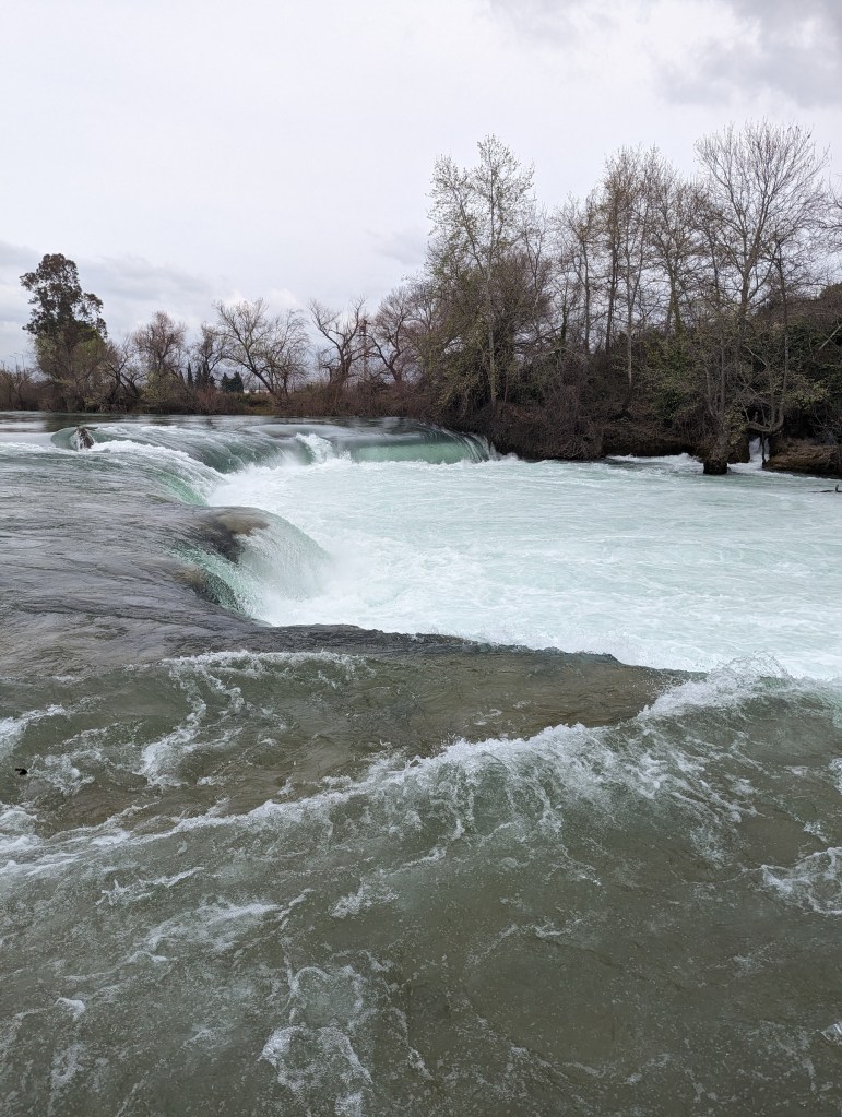 Manavgat Falls is a waterfall in Turkiye that is only 4 feet / 1 meter tall, but is 30 to 40 meters wide.