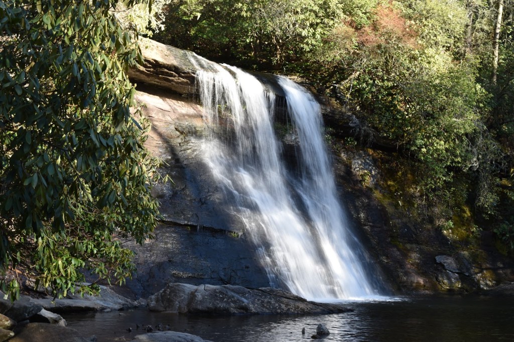 Silver Run Falls is a 40 foot / 12 meter tall waterfall in North Carolina. It is surrounded by rhododendrons.